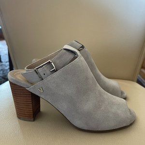 Vionic Kaia Peep Toe Light Gray Suede Ankle Strap